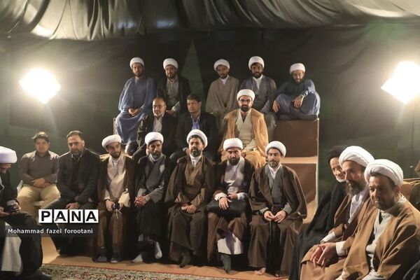 بازدید نماینده ولی فقیه در خراسان جنوبی از نمایشگاه گذری بر تاریخ صد ساله ایران