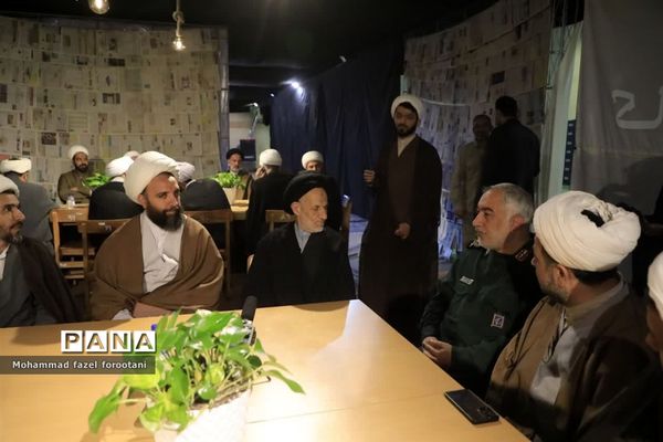 بازدید نماینده ولی فقیه در خراسان جنوبی از نمایشگاه گذری بر تاریخ صد ساله ایران