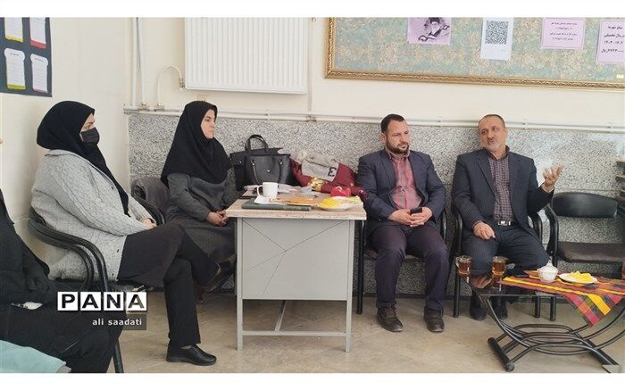 معلم باید سند تحول بنیادین را در مدرسه نهادینه کند