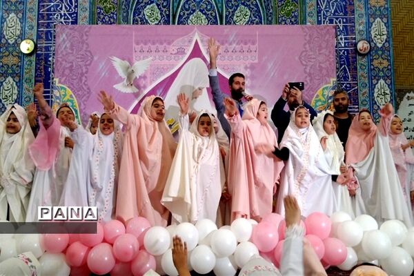 جشن عبادت ۱۰۰۰ نفری دانش‌آموزان دختر شهرستان‌قرچک