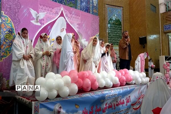 جشن عبادت ۱۰۰۰ نفری دانش‌آموزان دختر شهرستان‌قرچک