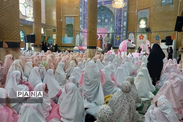 جشن عبادت ۱۰۰۰ نفری دانش‌آموزان دختر شهرستان‌قرچک