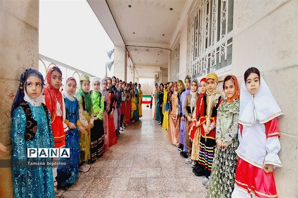 جشنواره غذاهای محلی و دست‌سازه‌های دانش‌آموزان در مدرسه توفیق شهرستان رباط کریم