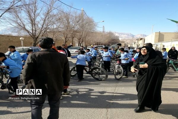 همایش دوچرخه‌سواری به‌مناسبت هفته هوای پاک در مهریز