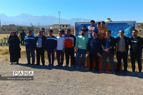 همایش دوچرخه‌سواری به‌مناسبت هفته هوای پاک در مهریز