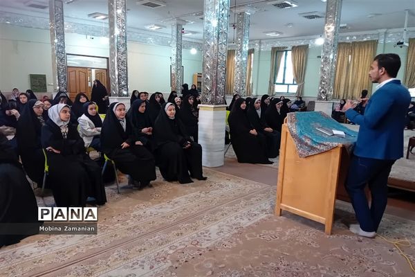 جلسه توجیهی اعتکاف دانش‌آموزی دختران ناحیه شش مشهد مقدس