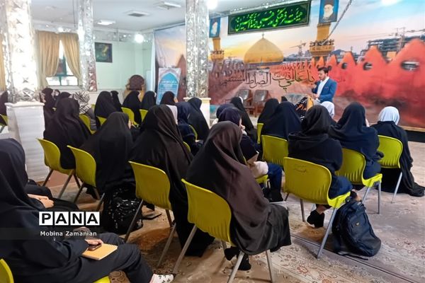 جلسه توجیهی اعتکاف دانش‌آموزی دختران ناحیه شش مشهد مقدس