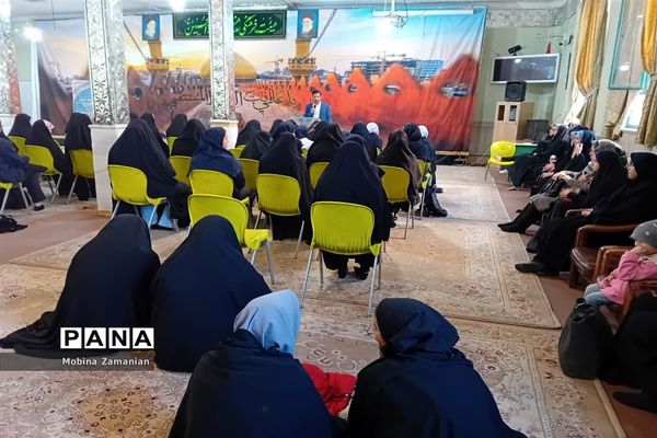 جلسه توجیهی اعتکاف دانش‌آموزی دختران ناحیه شش مشهد مقدس