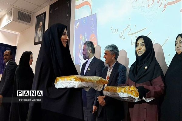 تقدیر از برگزیدگان استانی نهمین دوره جشنواره نوجوان خوارزمی ناحیه 7 مشهد
