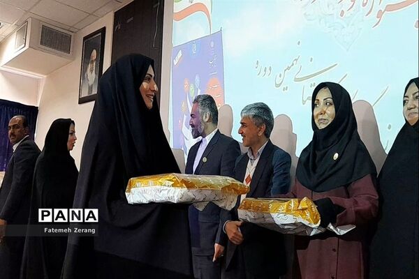 تقدیر از برگزیدگان استانی نهمین دوره جشنواره نوجوان خوارزمی ناحیه 7 مشهد