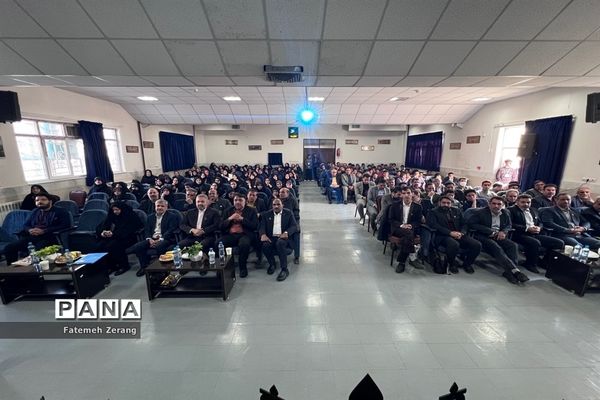 تقدیر از برگزیدگان استانی نهمین دوره جشنواره نوجوان خوارزمی ناحیه 7 مشهد