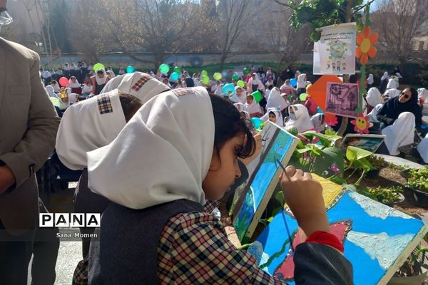 مراسم روز هوای پاک‌ در دبستان موسسی ناحیه ۶ مشهدمقدس