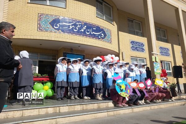 مراسم روز هوای پاک‌ در دبستان موسسی ناحیه ۶ مشهدمقدس