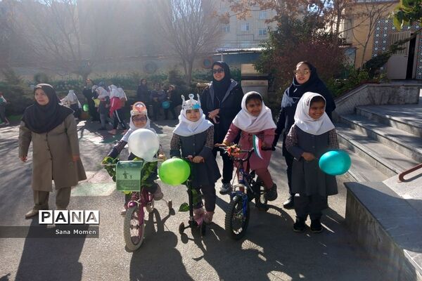 مراسم روز هوای پاک‌ در دبستان موسسی ناحیه ۶ مشهدمقدس