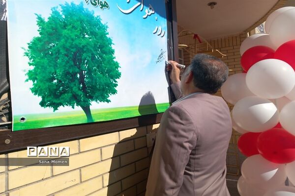 مراسم روز هوای پاک‌ در دبستان موسسی ناحیه ۶ مشهدمقدس