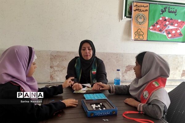 رقابت ۴۵۰ دانش‌آموز دختر دبستانی ناحیه ۳ شیراز در المپیاد بازی‌های فکری رویش