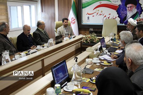 نشست هم اندیشی معاون تربیت‌بدنی و سلامت  با خیرین ورزش و سلامت دانش‌آموزی