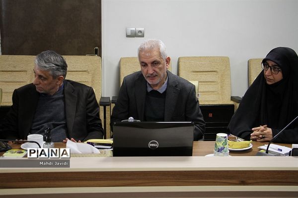 نشست هم اندیشی معاون تربیت‌بدنی و سلامت  با خیرین ورزش و سلامت دانش‌آموزی