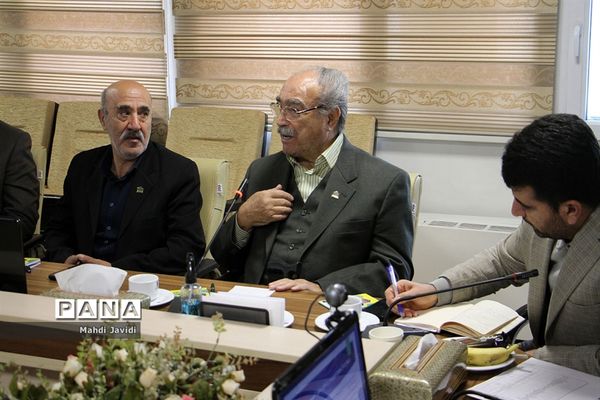 نشست هم اندیشی معاون تربیت‌بدنی و سلامت  با خیرین ورزش و سلامت دانش‌آموزی