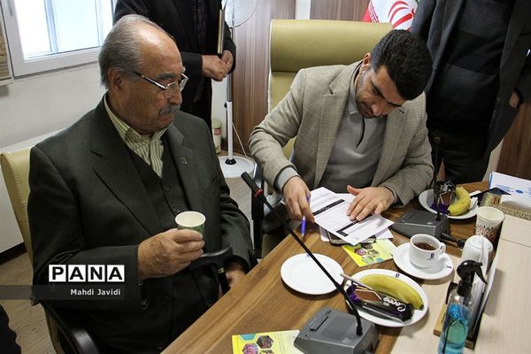 نشست هم اندیشی معاون تربیت‌بدنی و سلامت  با خیرین ورزش و سلامت دانش‌آموزی