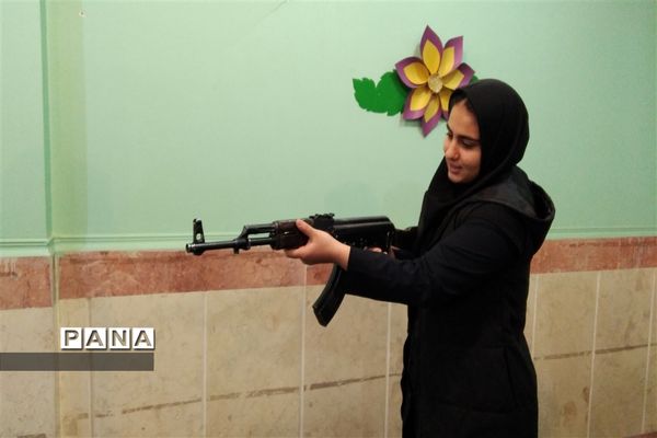 آموزش اسلحه ویژه دانش‌آموزان دهم مدرسه منتصرین شاهد ورامین