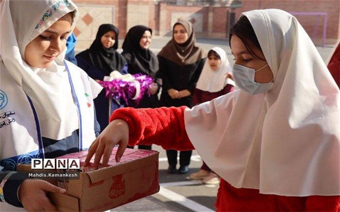 توزیع شیر رایگان در مدارس ابتدایی پاکدشت/ فیلم
