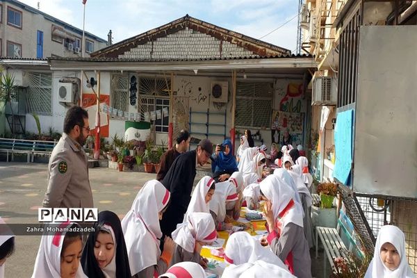 جشنواره نقاشی به مناسبت هفته هوای پاک در دبستان شاهد محمود‌آباد