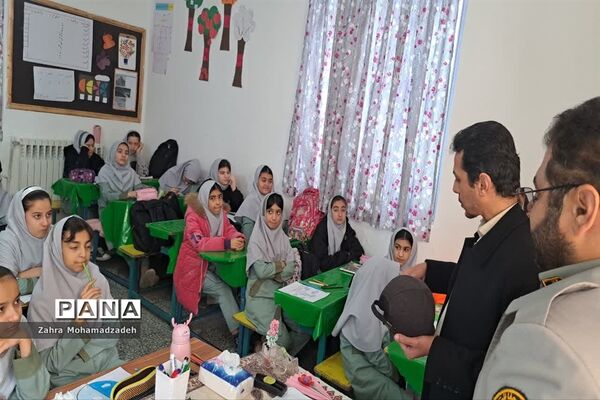 جشنواره نقاشی به مناسبت هفته هوای پاک در دبستان شاهد محمود‌آباد