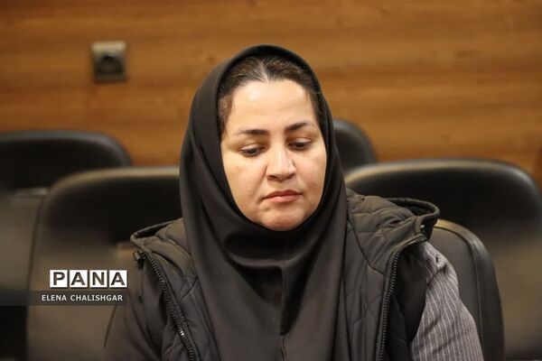 نشست تخصصی سرگروه‌های آموزش متوسطه ناحیه یک بهارستان