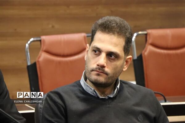 نشست تخصصی سرگروه‌های آموزش متوسطه ناحیه یک بهارستان