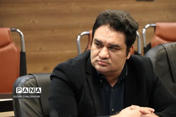 نشست تخصصی سرگروه‌های آموزش متوسطه ناحیه یک بهارستان