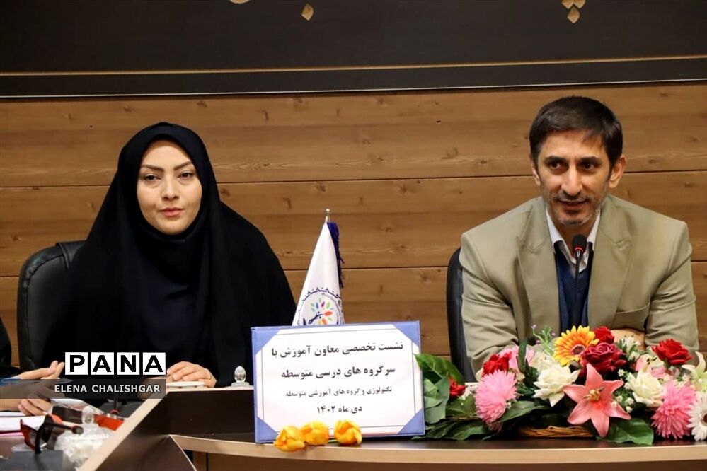 عامل انگیز‌ه‌ و محرک دانش‌آموزان، دبیران هستند