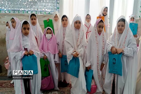جشن تکلیف ۳۵۰ دانش‌آموز دختر شهرستان نایین