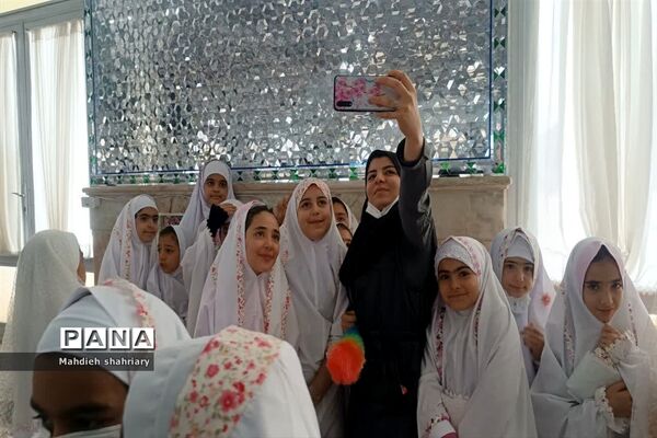 جشن تکلیف ۳۵۰ دانش‌آموز دختر شهرستان نایین