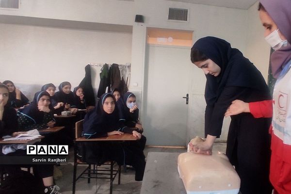 شروع طرح دادرس هلال احمر در مدارس شهریار