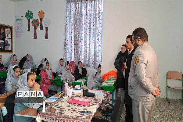 جشنواره نقاشی به‌مناسبت هفته هوای پاک در دبستان شاهد محمود‌آباد