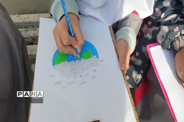 جشنواره نقاشی به‌مناسبت هفته هوای پاک در دبستان شاهد محمود‌آباد