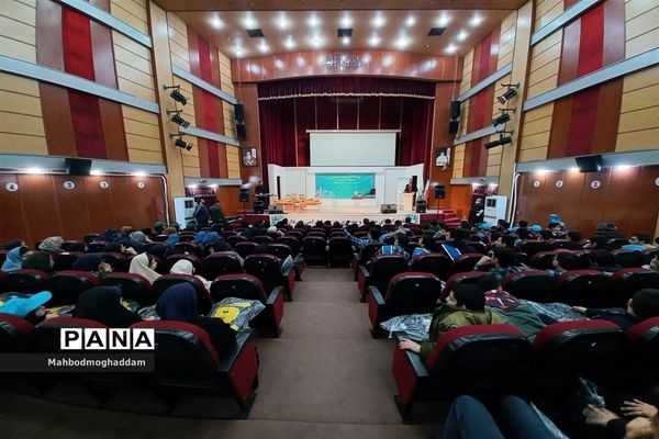 مراسم تنفیذ شهردار‌دانش‌آموز مدارس منطقه ۱۳ برگزار شد.