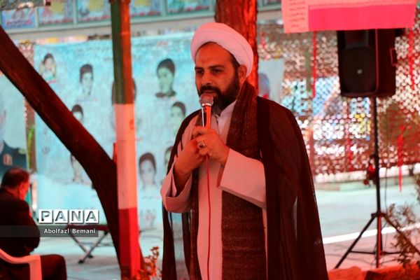 مراسم بزرگداشت شهدای گروه سرود دانش‌آموزی در قم