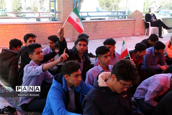 مراسم بزرگداشت شهدای گروه سرود دانش‌آموزی در قم