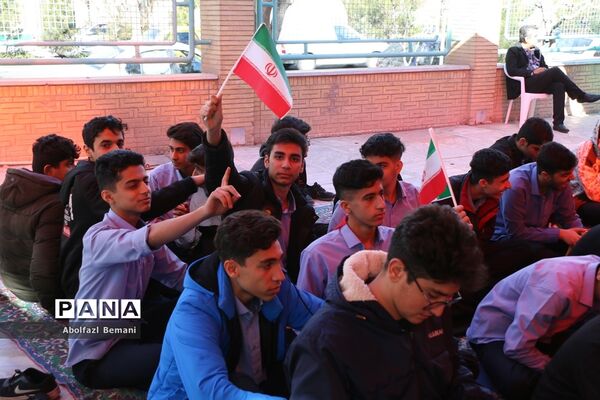 مراسم بزرگداشت شهدای گروه سرود دانش‌آموزی در قم