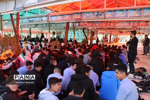 مراسم بزرگداشت شهدای گروه سرود دانش‌آموزی در قم