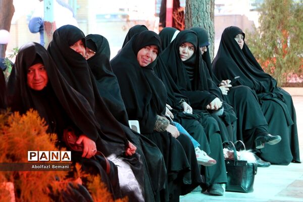 مراسم بزرگداشت شهدای گروه سرود دانش‌آموزی در قم