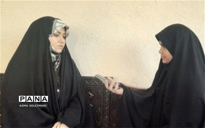 مسلمان در ایام اعتکاف با گریز از اشتغالات زندگی،  با معبود خود خلوت می‌کند