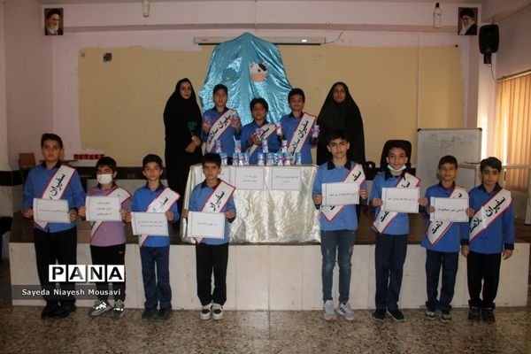 توزیع شیر رایگان در دبستان  ناخدا عباس بوشهر