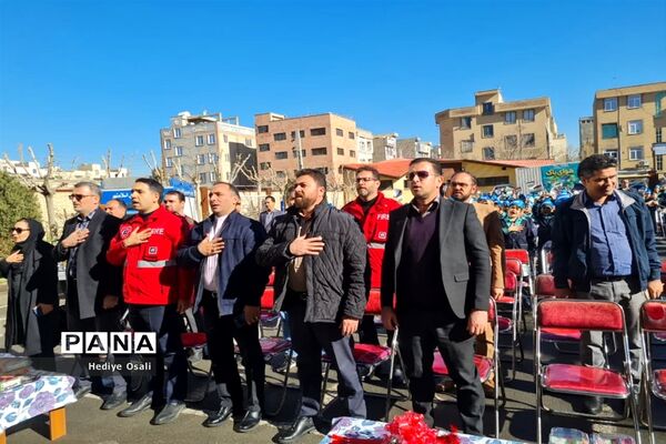 جشن گرامی‌داشت هفته هوای پاک درآموزشگاه شهید همت اسلامشهر