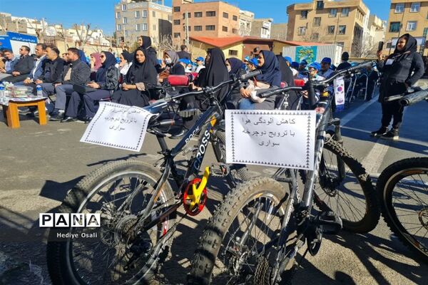 جشن گرامی‌داشت هفته هوای پاک درآموزشگاه شهید همت اسلامشهر
