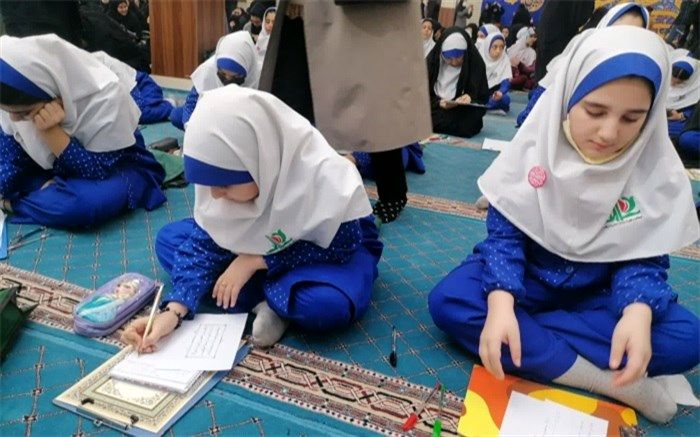 15 هزار  دانش‌آموز دختر و پسر شهرستان ساوجبلاغ در بزرگترین رویداد کتابت قرآن کریم شرکت کردند/ فیلم