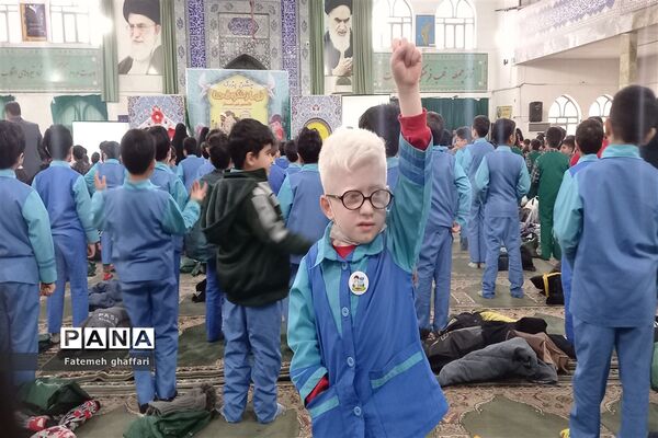نماز شکر دانش‌آموزان قائمشهری