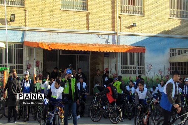 همایش استانی دوچرخه سواری دانش‌آموزی به‌مناسبت هفته هوای پاک